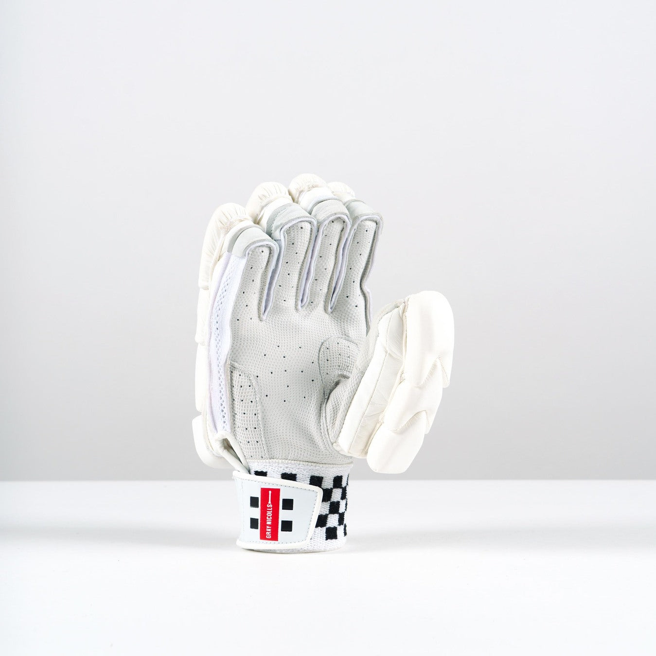 Gray Nicolls Neocore 2000 Batting Gloves 2025